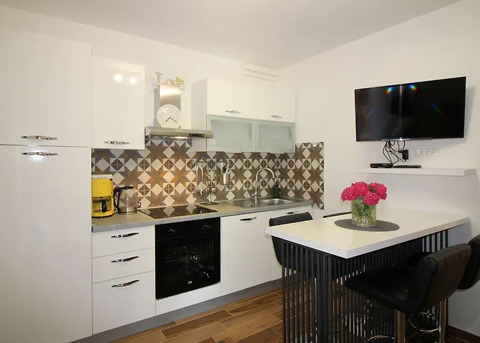 Hundefreundliches Nur 250 Meter Zum Mit Mediterranem Garten Apartman *