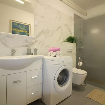 Hundefreundliches Nur 250 Meter Zum Mit Mediterranem Garten Apartment