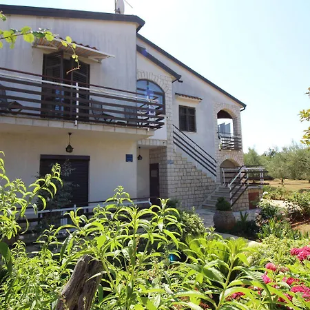 Hundefreundliches Nur 250 Meter Zum Mit Mediterranem Garten Porec