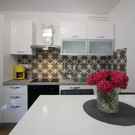 Hundefreundliches Nur 250 Meter Zum Mit Mediterranem Garten * Πόρετς