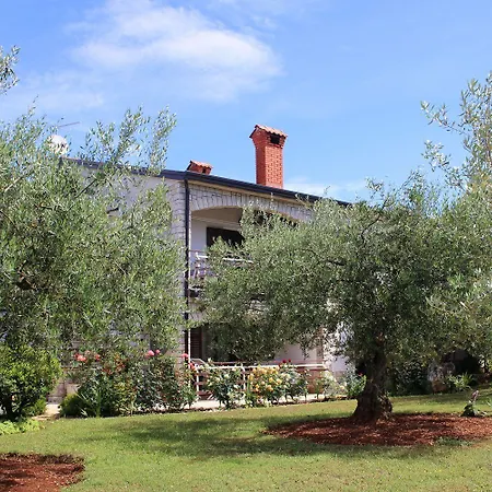 Hundefreundliches Nur 250 Meter Zum Mit Mediterranem Garten Porec