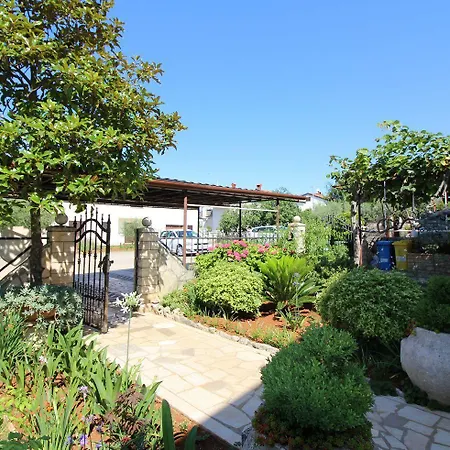 Hundefreundliches Nur 250 Meter Zum Mit Mediterranem Garten * Porec