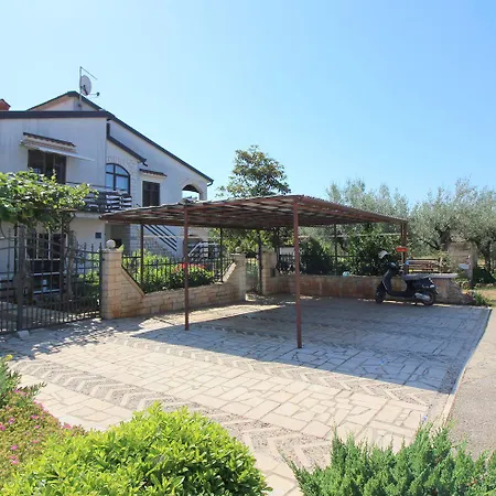 Hundefreundliches Nur 250 Meter Zum Mit Mediterranem Garten Appartement Poreč