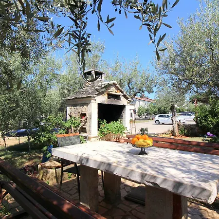 Hundefreundliches Nur 250 Meter Zum Mit Mediterranem Garten Appartement Poreč