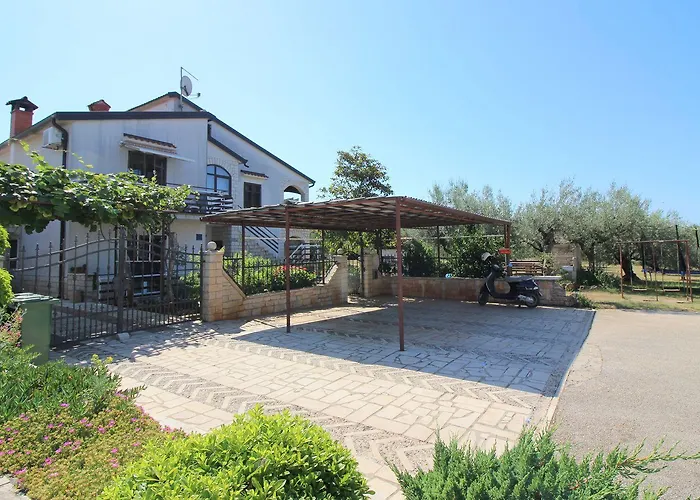 Hundefreundliches Nur 250 Meter Zum Mit Mediterranem Garten Appartement Poreč