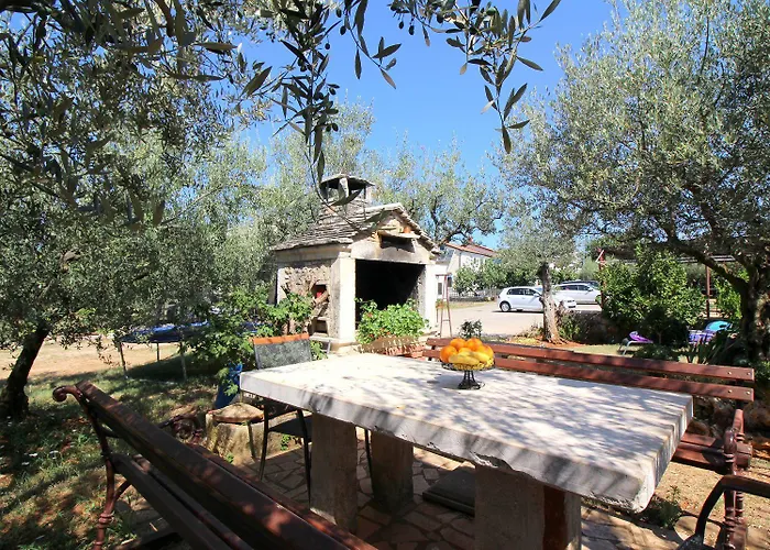 Hundefreundliches Nur 250 Meter Zum Mit Mediterranem Garten Appartement Poreč